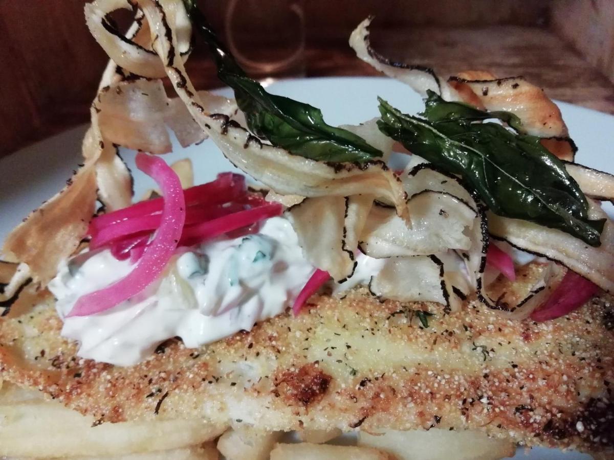 ホテル Masons Arms Montacute エクステリア 写真